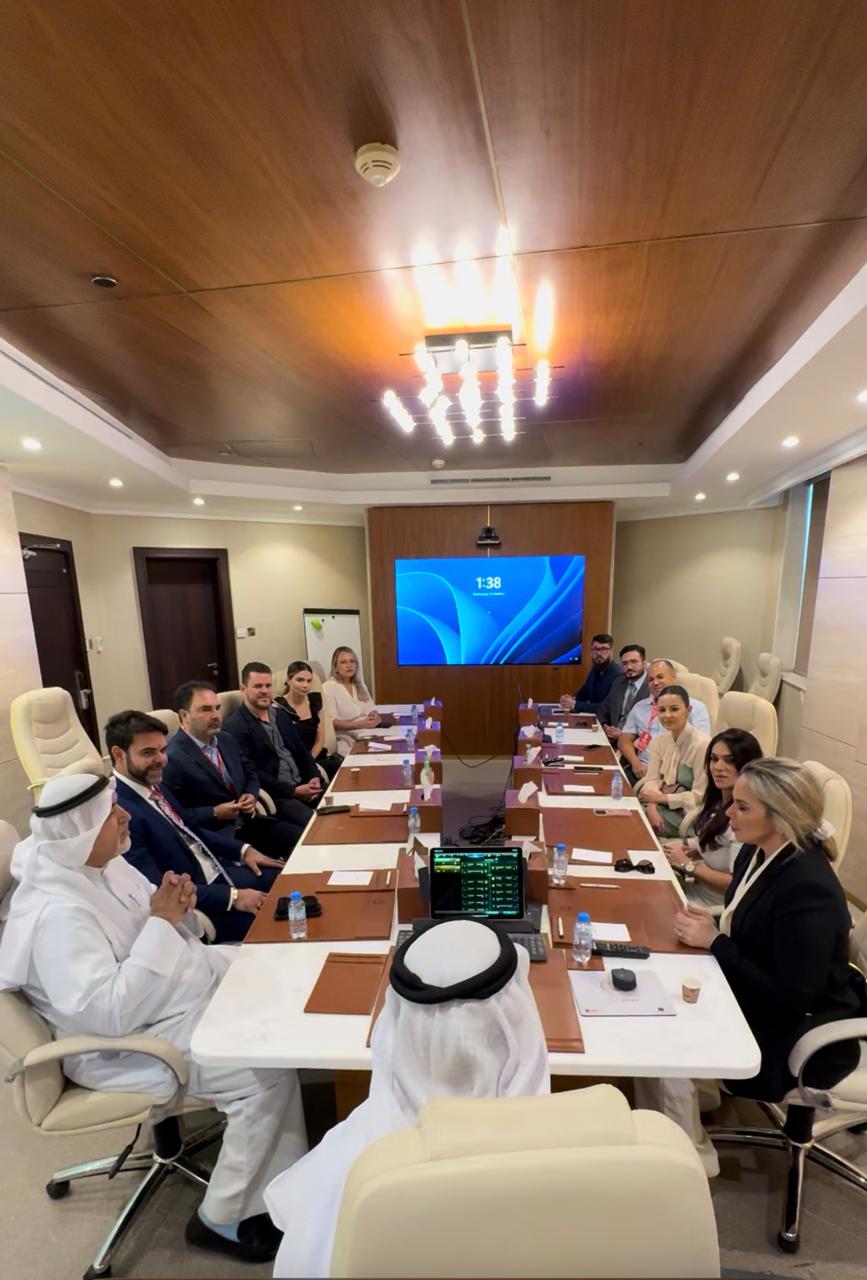 Reunião institucional em Dubai